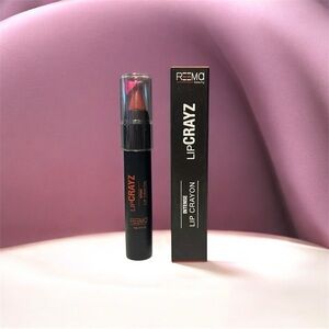 ⭐️ Lip Crayz Intense Lip Crayon |Show Time